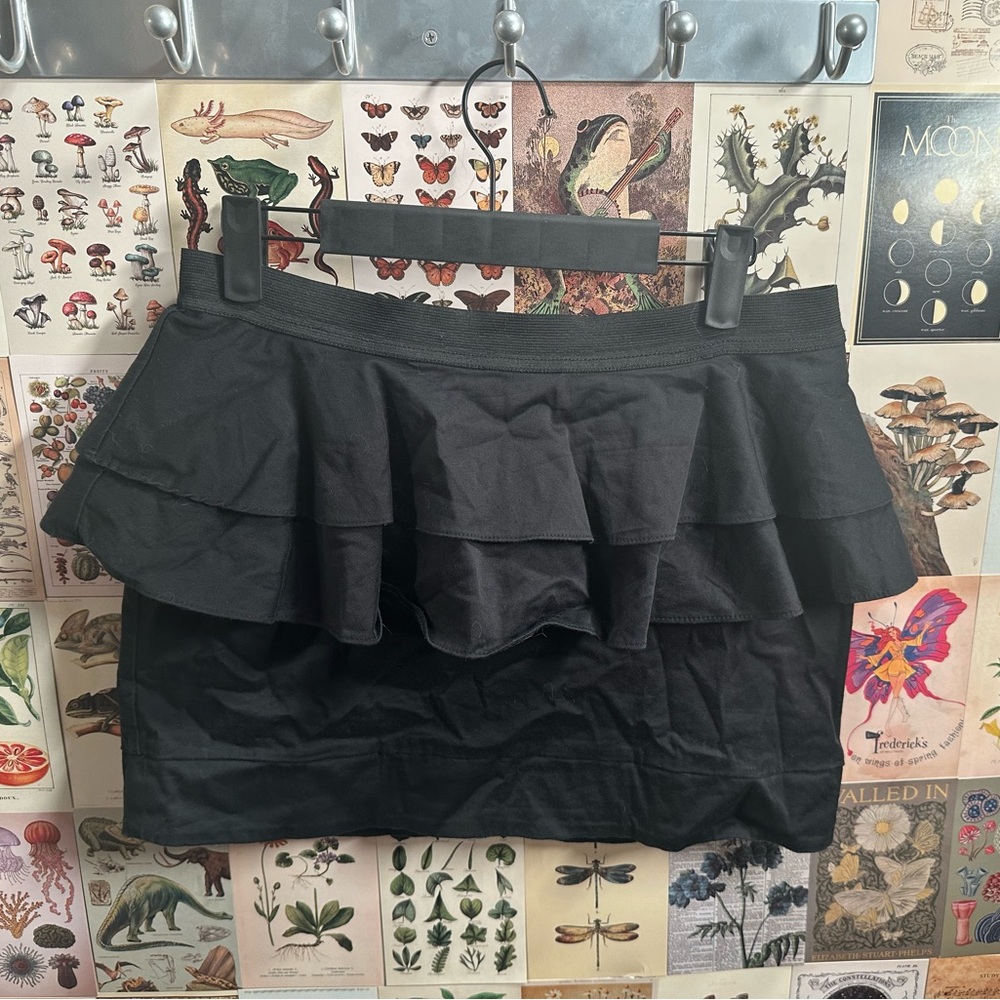 Size large Peplum skirt by Material girl. Zip up in back. Great condition